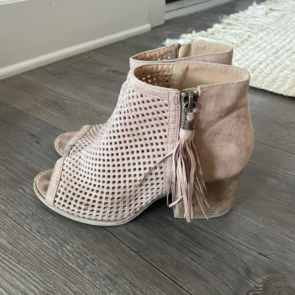 7.5 healed booties
